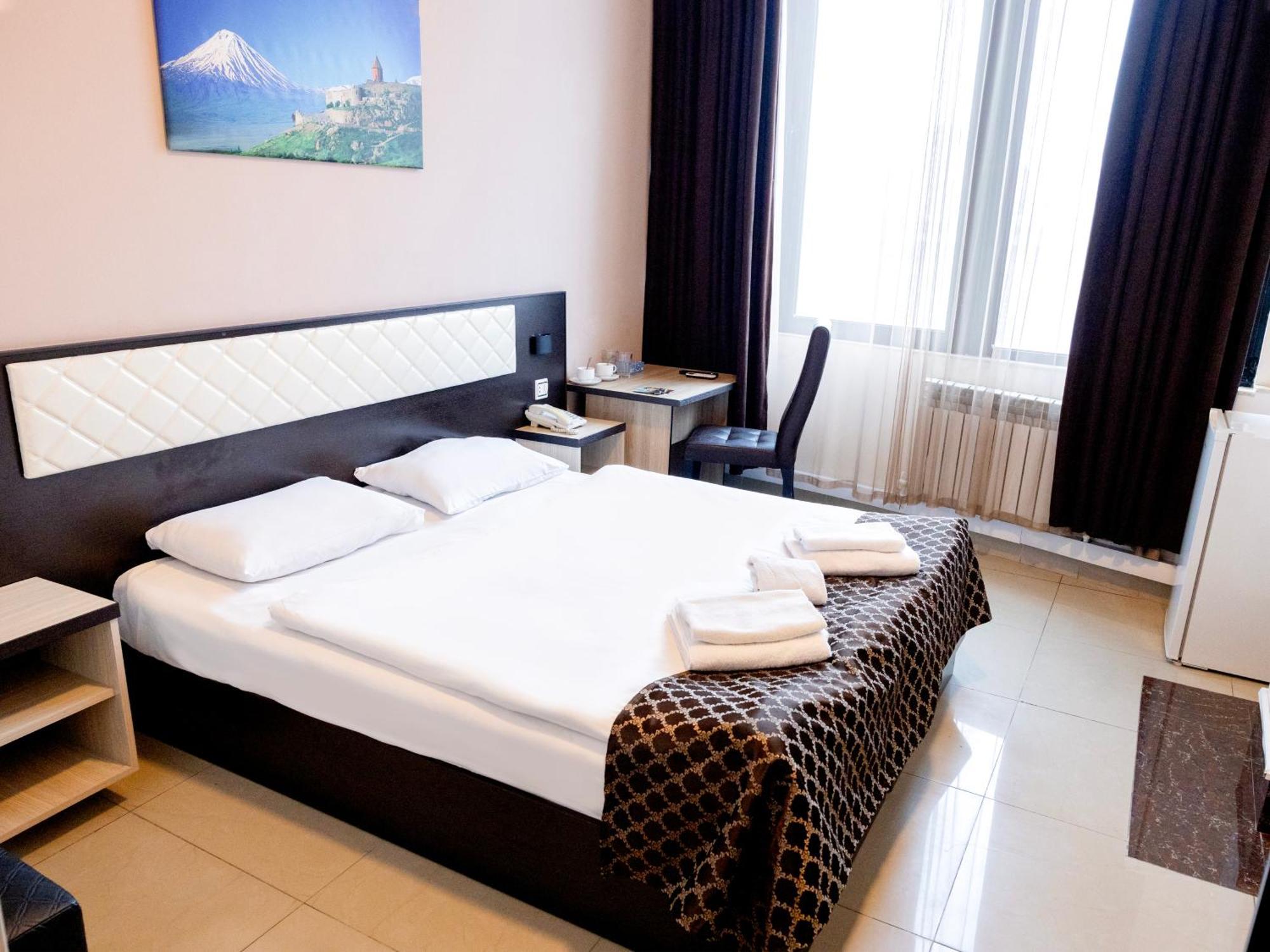 Comfort Hotel Ереван Екстериор снимка