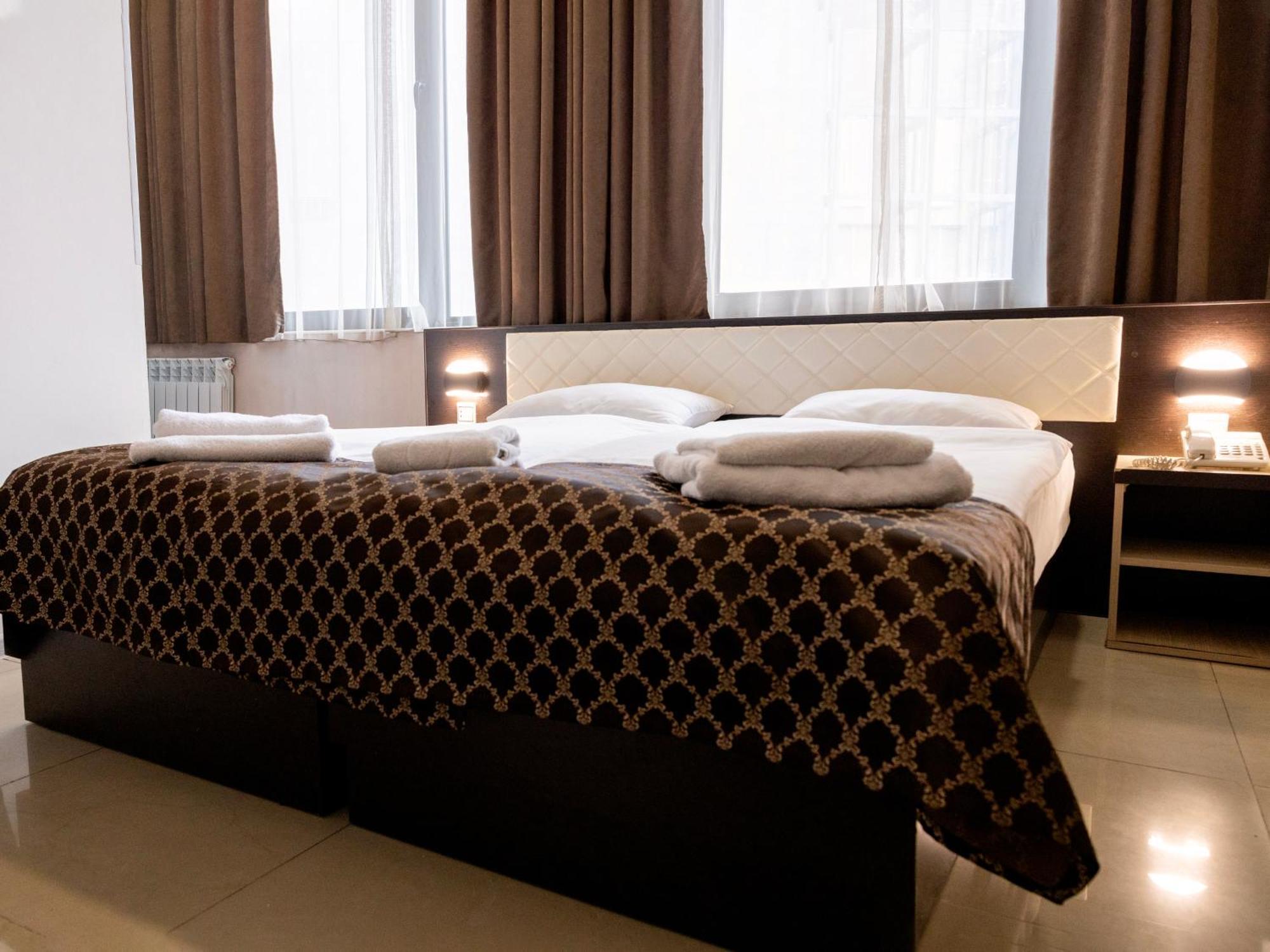 Comfort Hotel Ереван Екстериор снимка