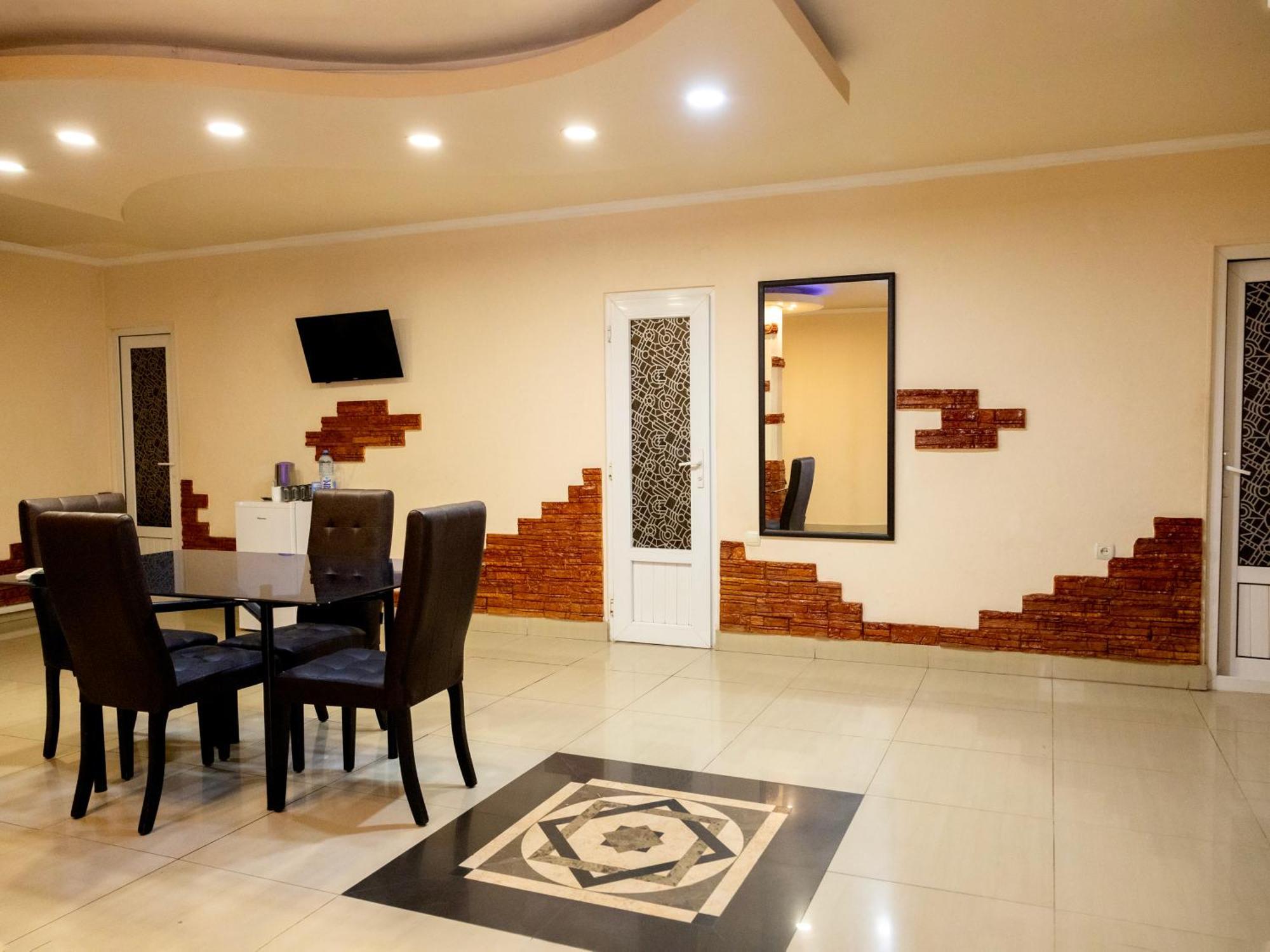 Comfort Hotel Ереван Екстериор снимка