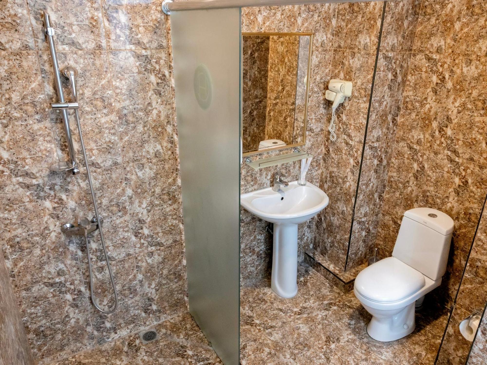 Comfort Hotel Ереван Екстериор снимка